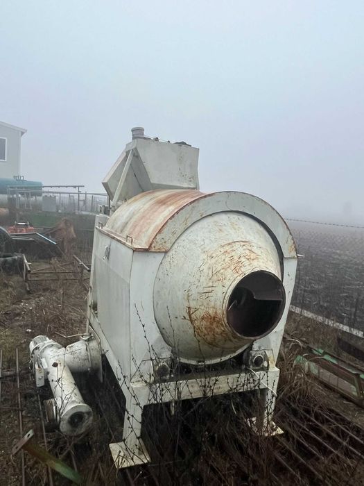 Betoniera mobila marca URU