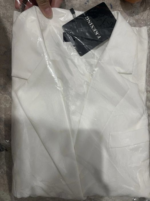 Белый стильный пиджак (новый)