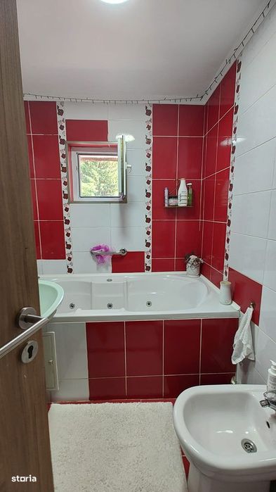 De vanzare apartament 3 camere,zona George Enescu