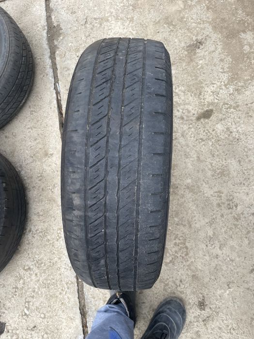 Шины 235/65/R17.