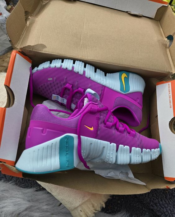 Nike Metcon оригинални дамски сникърси нови с оригиналната  кутия 38.5