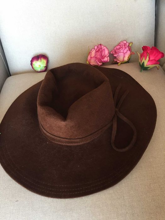 Шапки бомбе червена и кафява