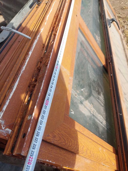 Кафява алуминиева дограма