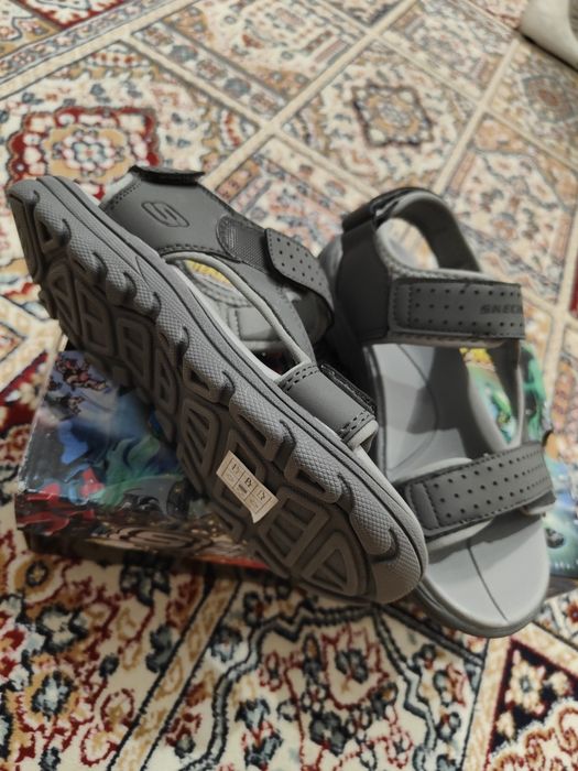 Сандали Skechers  новый сандали размер 35