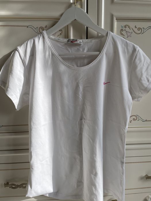 Футболки женские