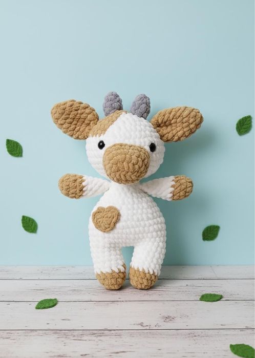 Вязаная плюшевая коровка