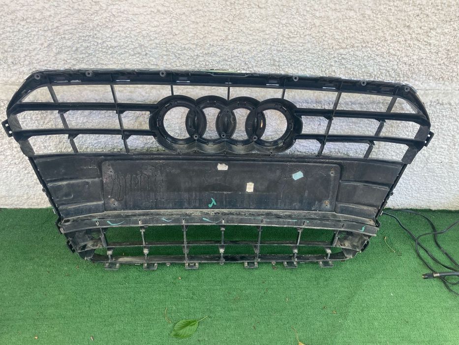 Audi  C7-Grilă centrală plus armătura bară față