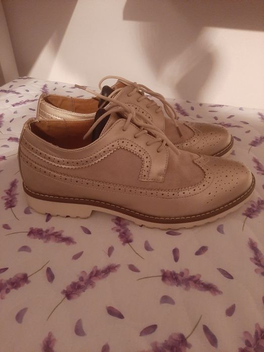 Pantofi  cu șiret de dama aurii