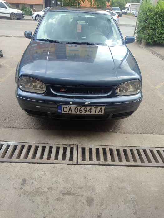 Продавам Голф 4 2.3 v5