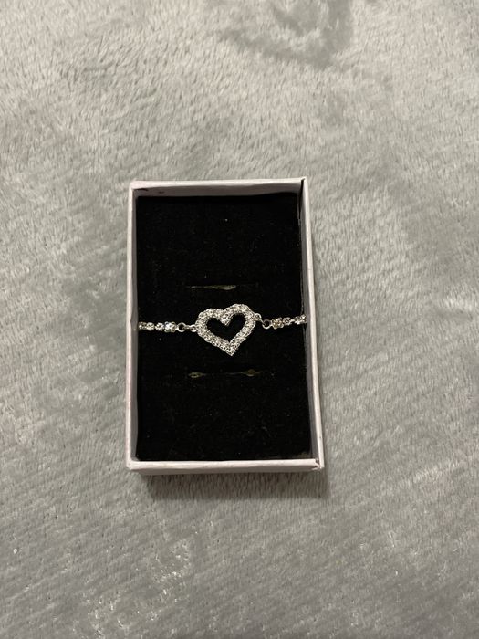 Блезтяща гривна с камъни