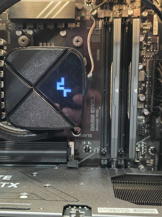 Hope Amanet P7 Unitate PC Gaming Ryzen 5 / RTX 4060 / 32GB DDR 5