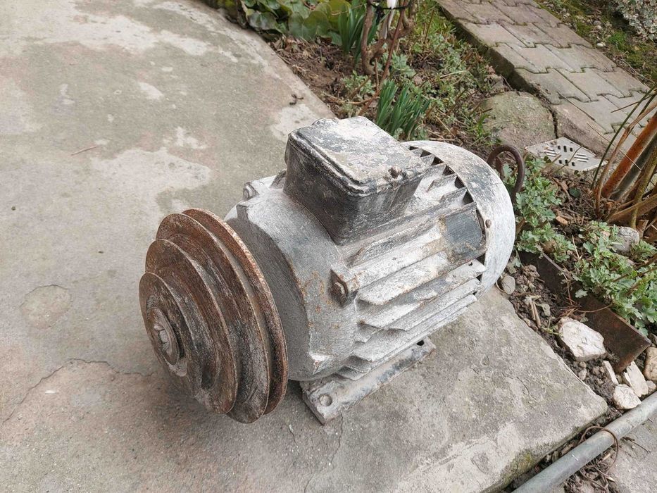 Motor trifazic cu fulie, diametre variabile. 1,5 KW