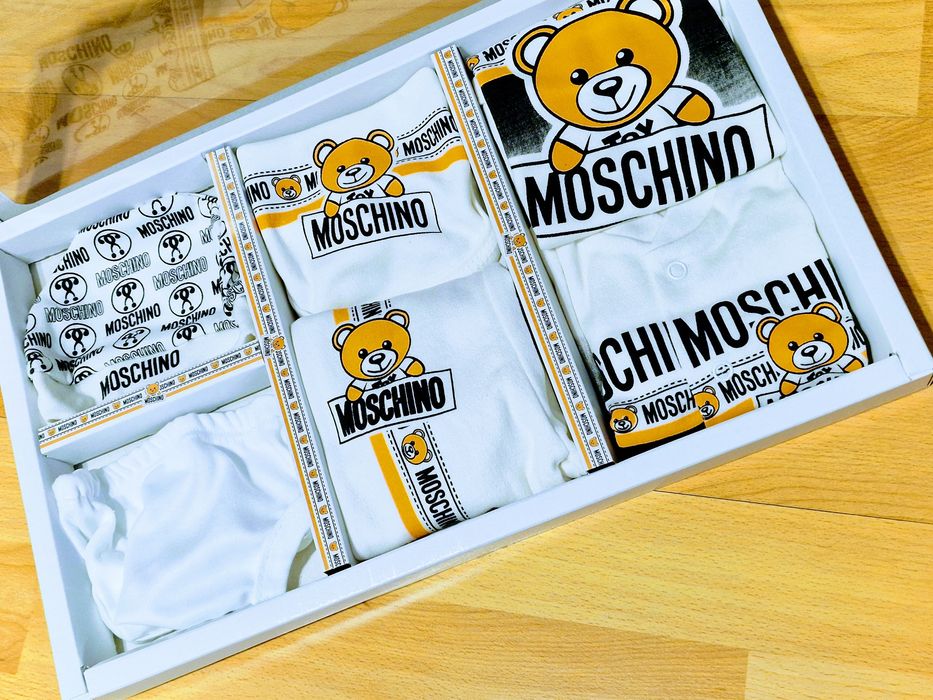 Set Moschino bebe ,bumbac, 7 piese,cutie inclusă