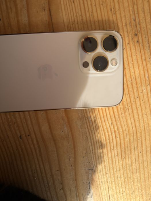 Iphone 13 Pro. gold