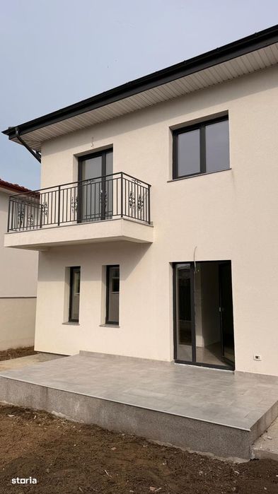 Vilă superbă - finisaje de lux, teren generos, lângă stația de autobuz