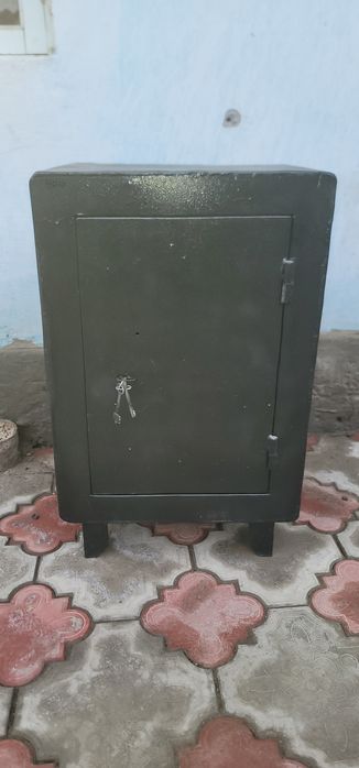 Sef  60 x43. Ikki kamerali  ichki  kamerasi ham qulflanadi