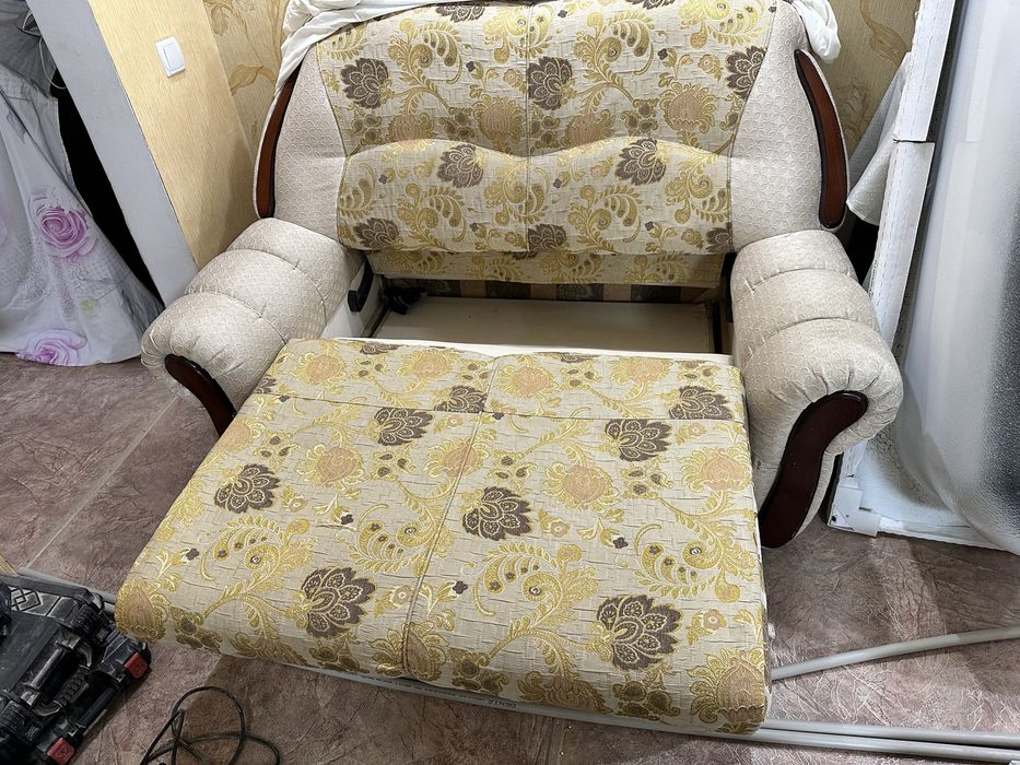 Продам диван выдвижной тройка