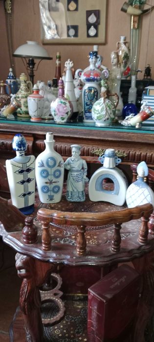 Продам статуэтки, бутылки лфз