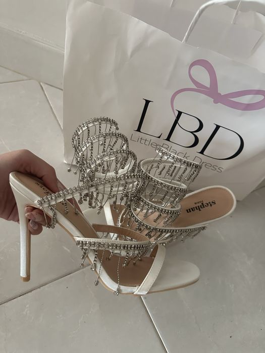 Чисто нови обувки LBD