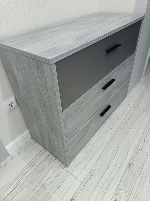 Продам комод с ящиками