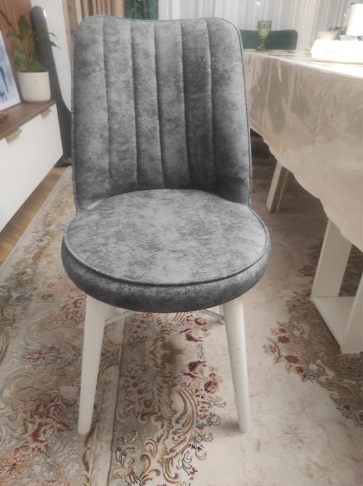 Срочно продам стол со стульями