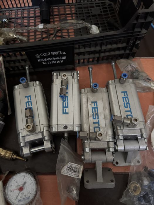 Cilindre pneumatice FESTO