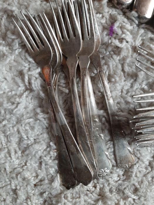 Diferite tacâmuri, cuțite,lingurițe,linguri,polonice  argint și suflat