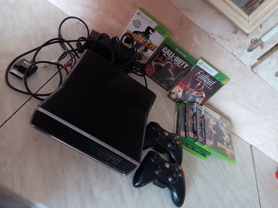 Xbox cu 2 joystick 512 gb