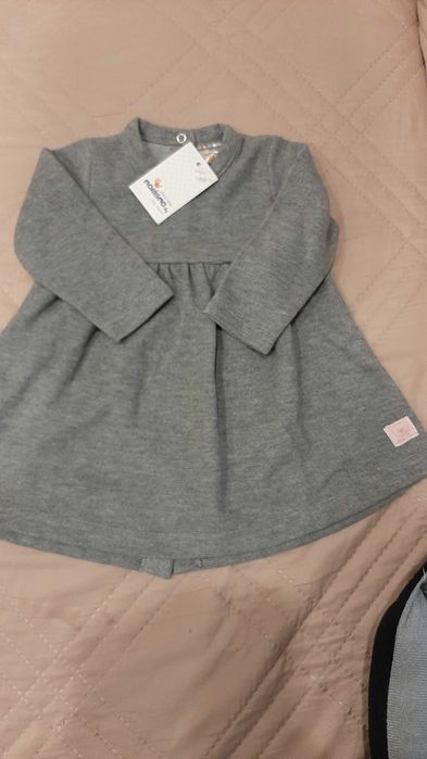 Бебешка рокля, размер 74 , но става и за  12- месечно бебе+ подарък