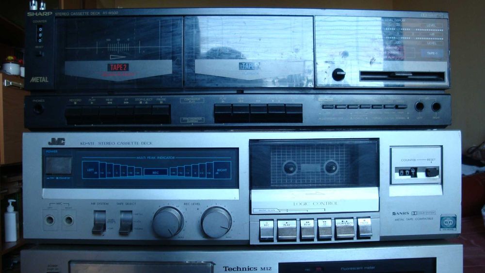 Продавам музикална апаратура.