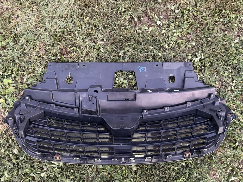 Централна решетка Рено Трафик 3 / Renault Trafic III