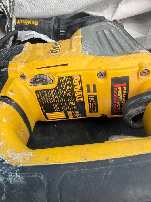 Професионален перфоратор къртач DeWALT SDS-Max 1700W