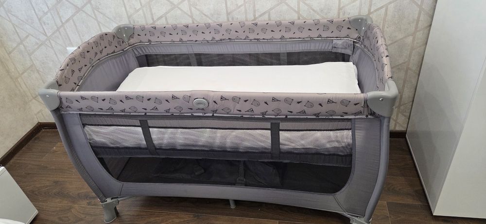 Бебешка кошара с матрак на 2 нива Sleep N Play Center
