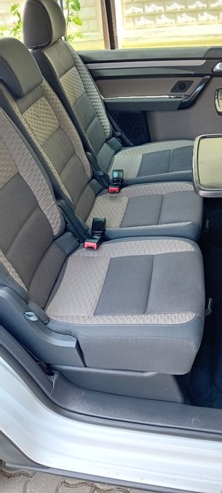 Vând  Vw Turan  cross  an 2009  ,7 locuri Facelift   crom