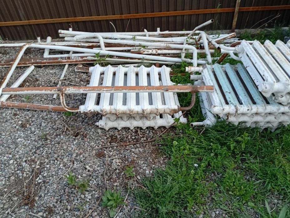 Продам чугунные батареи б у.