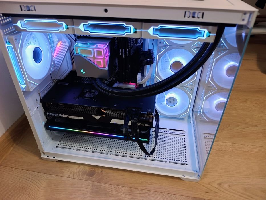 Vând PC Gaming Intel I7 10700K+RX 7700 XT 12gb