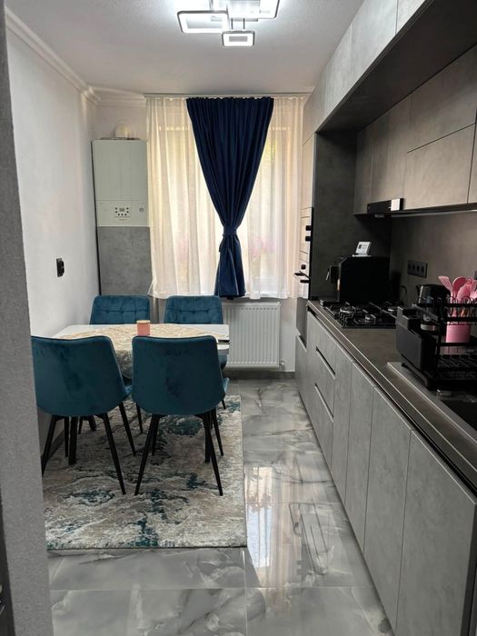 Vand apartament  cu 2 camere 100% renovat.