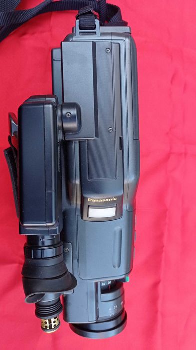 Видеокамера  Panasonic с  касети