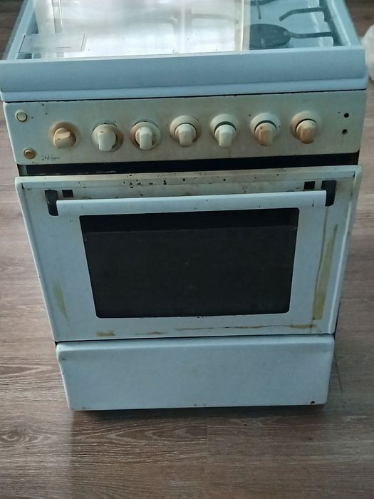 Gaz plita va Ariston