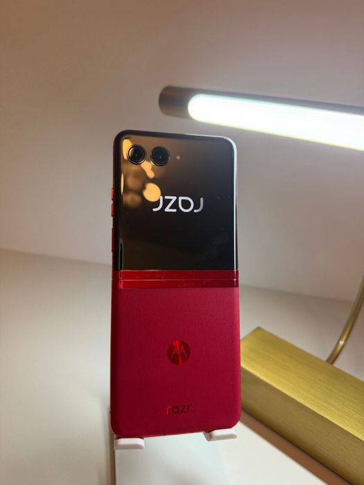 Motorola Razr 40 ULTRA / 256 / RED / Incarcator + Cutie
