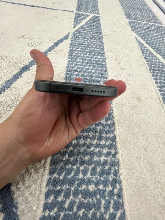 Iphone 17 почти новый