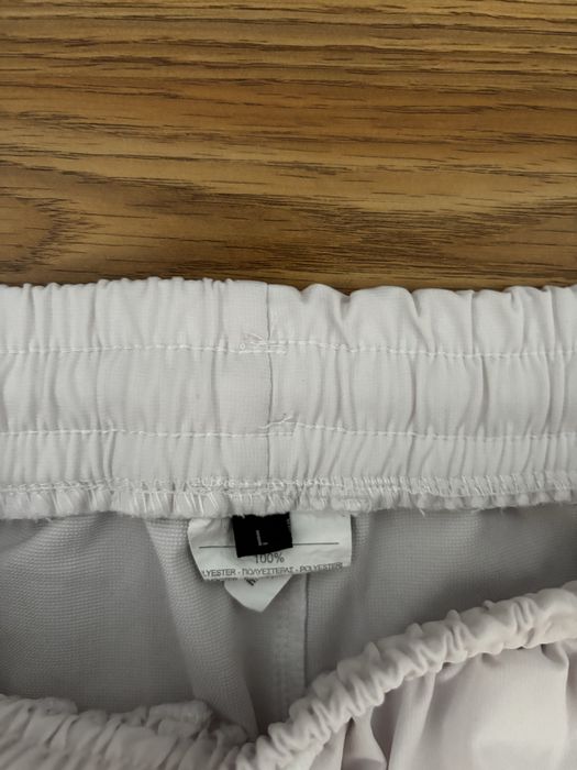 Бели карго панталони