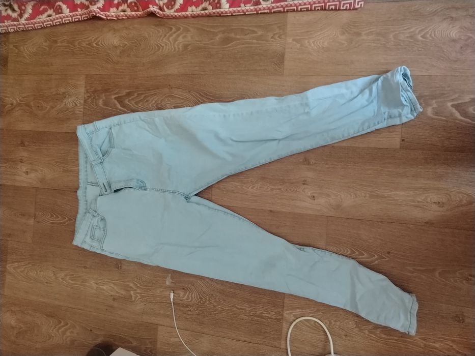 Продам джинсы голубые