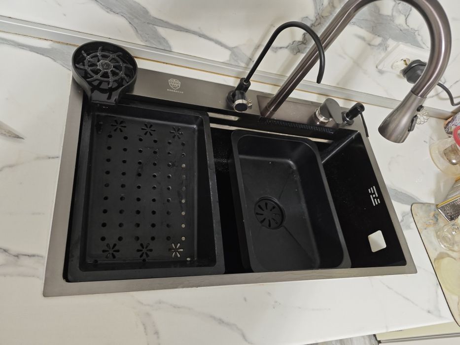Продам кухонную мойку