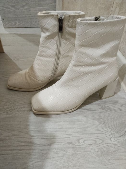 Женская обувь в хорошем состоянии