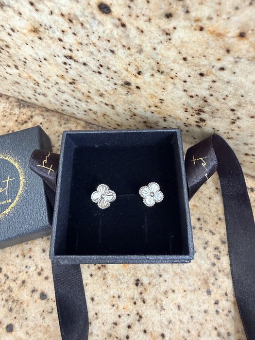 Гривни обеци и колие Van Cleef