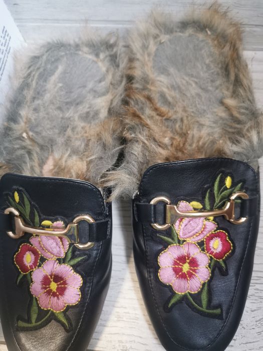 Чехли, обувки с интересни детайли