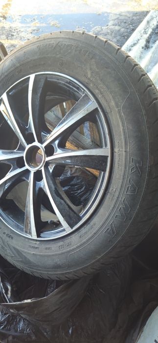 Продам  резину с дисками
