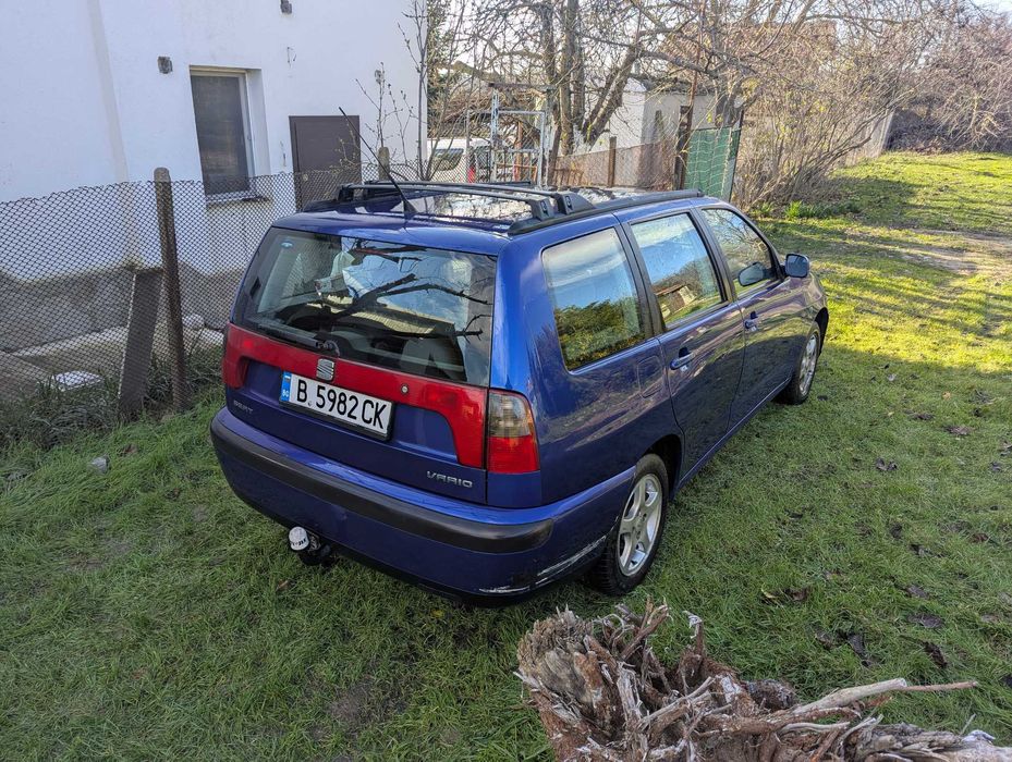 Продава се SEAT Cordoba Vario Signo (комби) 2002 г. Повреден двигател!