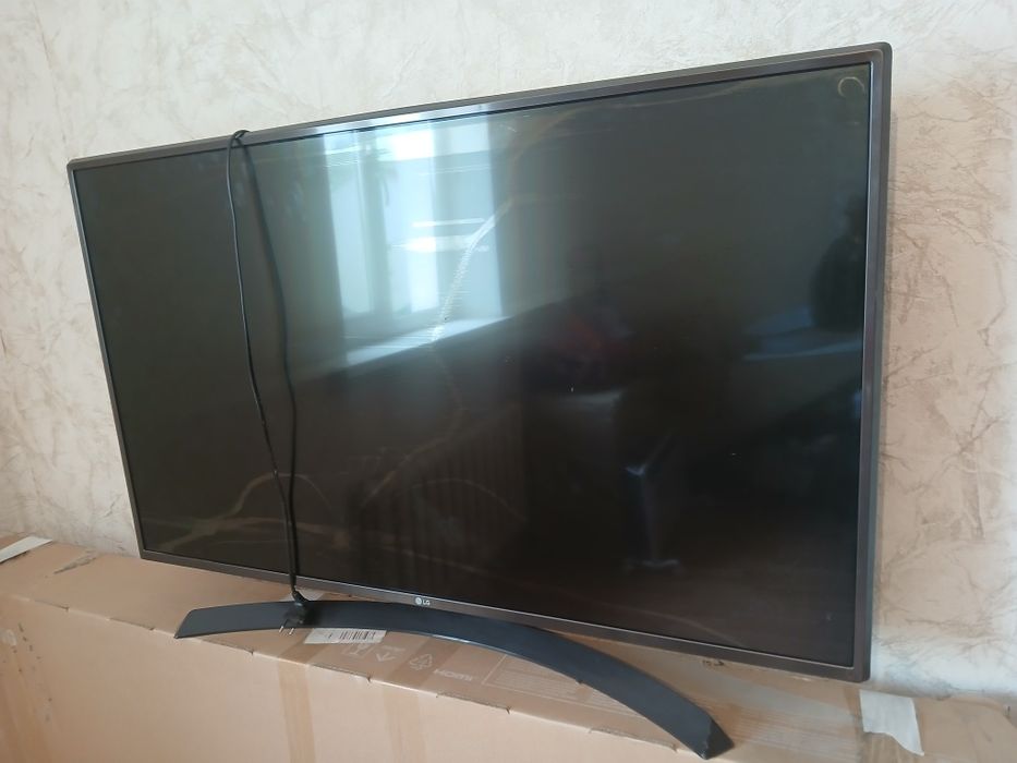 Телевизор LG экран разбить . На запчасти